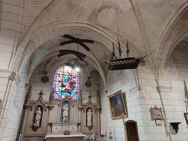 intérieur de l'église de Véretz - ex-voto